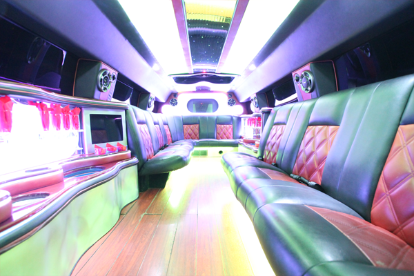 14-passenger-hummer-SUT-limousine-interior-1